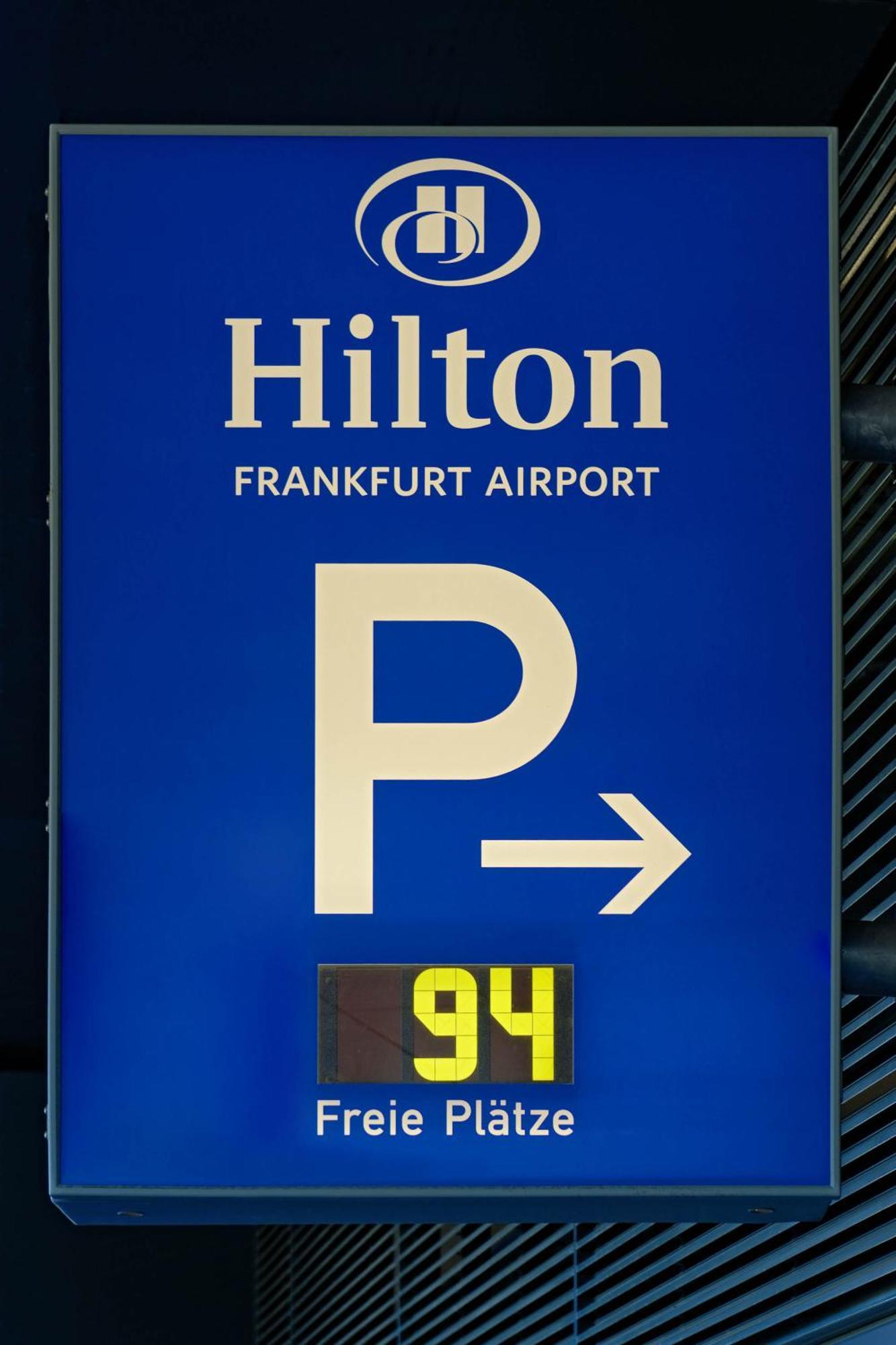 ホテル ヒルトン フランクフルト エアポート エクステリア 写真